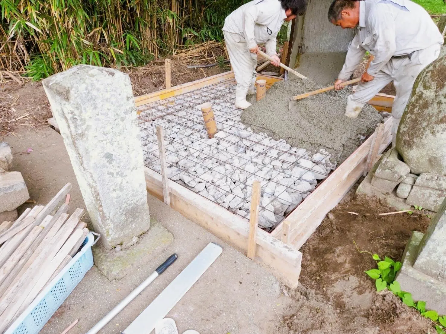 お墓基礎打ち作業